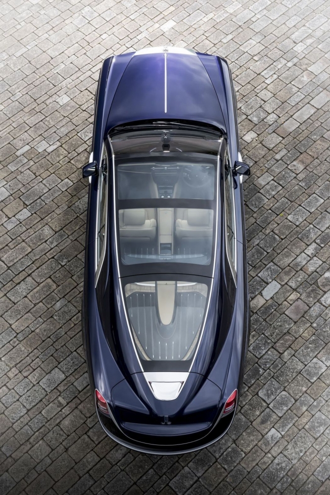 Rolls-Royce Sweptail 一辆带有巨大全景玻璃车顶的双座轿跑车。图／Rolls-Royce提供