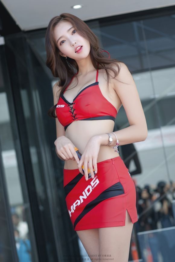 软妹：韩国最性感的顶级车模，她告诉我们什么是真正的女神