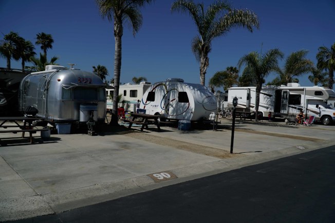社区旁有露营车专用营地。