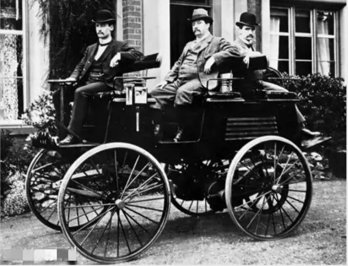 1884年生产的第一辆量产电动车